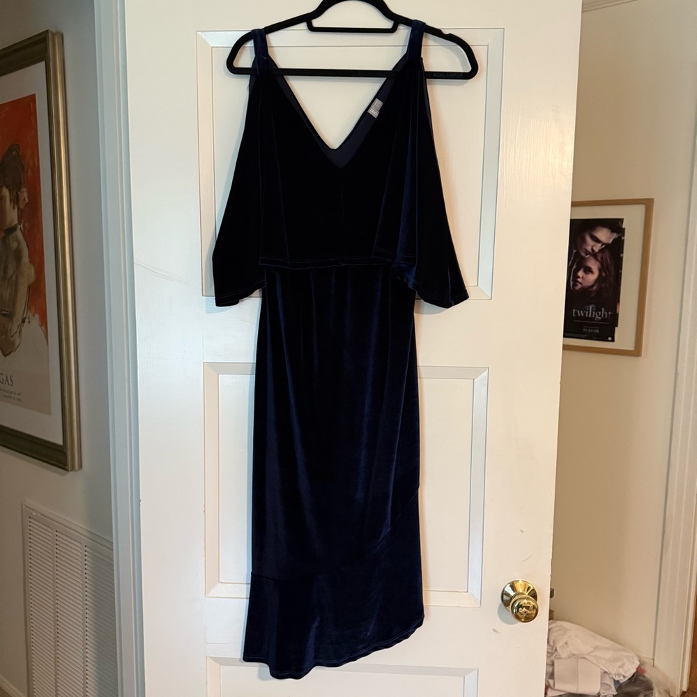 Elegant Navy Blue Cold Shoulder Dress